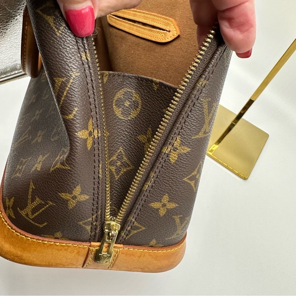 Authentic Louis Vuitton Monogram Alma Bag - Picture 11 of 16
